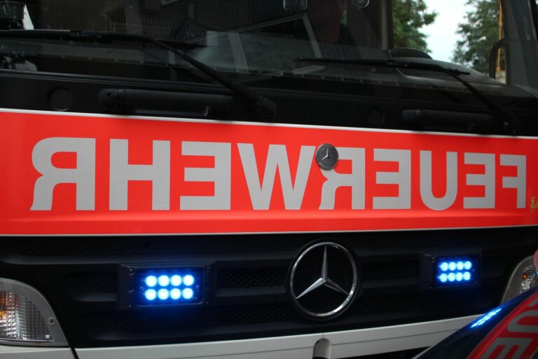 Düsseldorf Lörick Großeinsatz der Feuerwehr wegen Brandalarm in