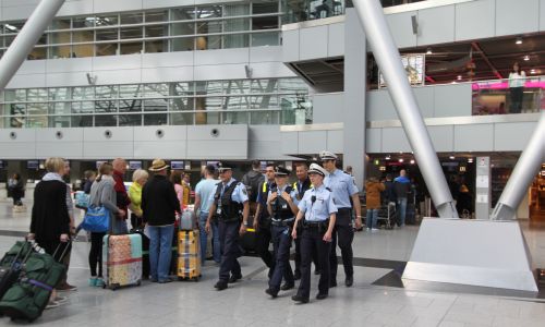 D_Polizei2_Flughafen_19052015