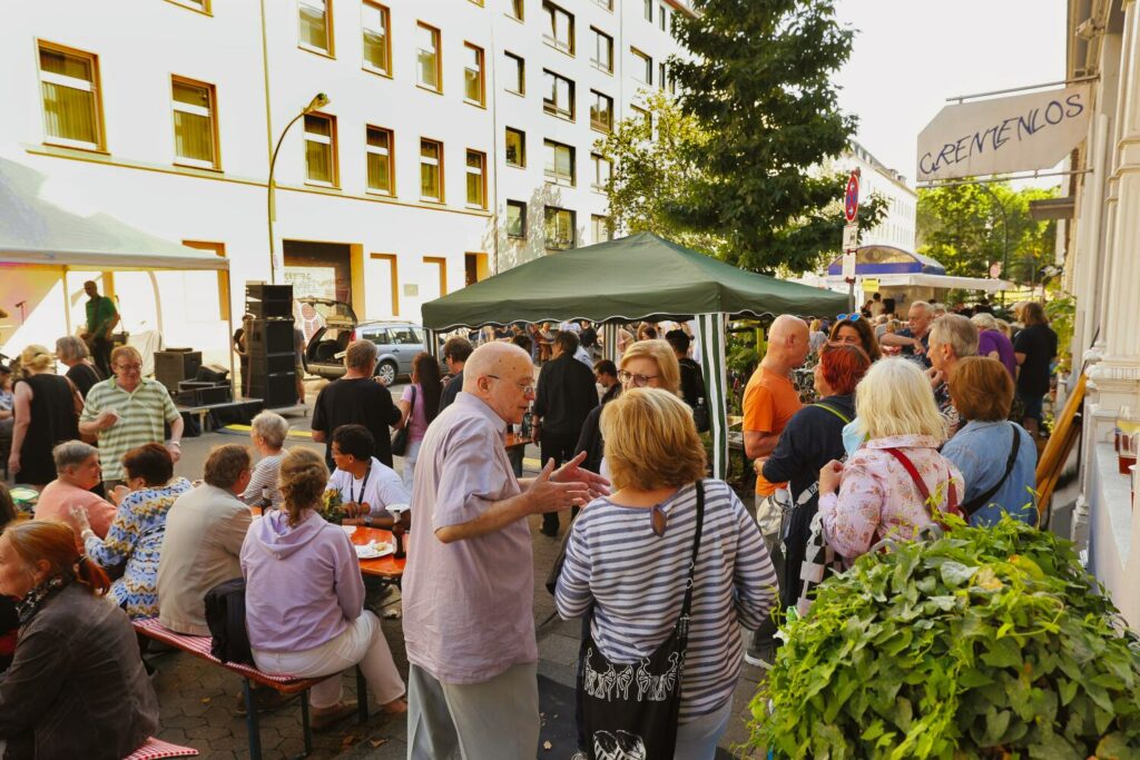 Das Café Grenzenlos in Düsseldorf Bilk feuerte am Samstag, 2ß. August. ein Sommerfest.