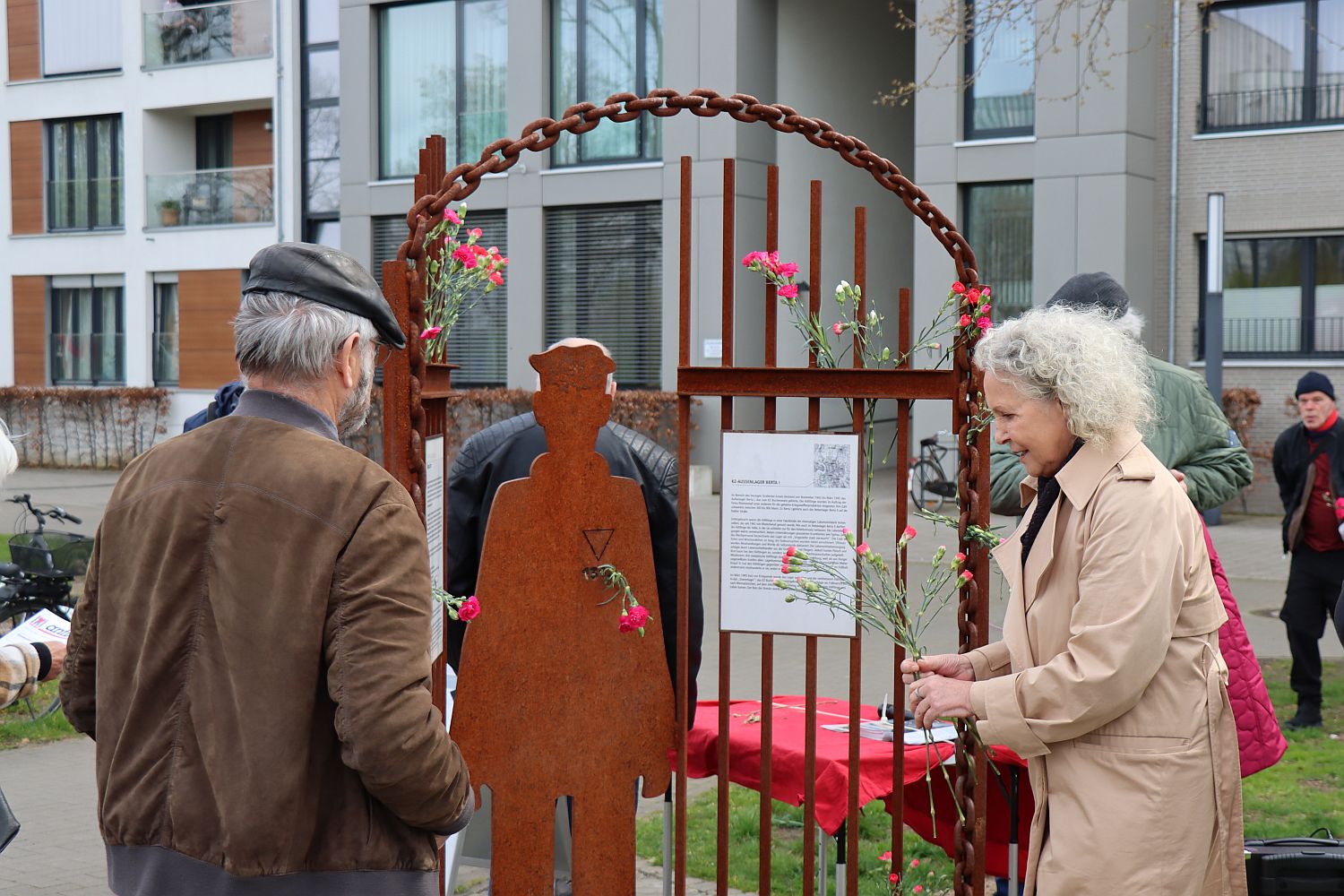 Düsseldorf: Gedenken An Den Jahrestag Der Befreiung Des KZ Buchenwald ...