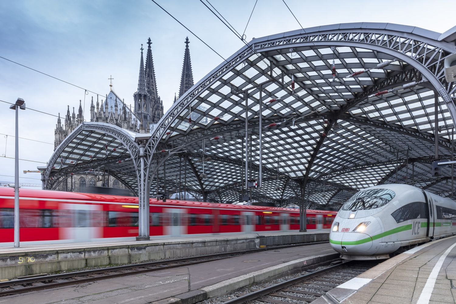 D Sseldorf Vollsperrung Des K Lner Hauptbahnhofs Am Samstag Von Bis