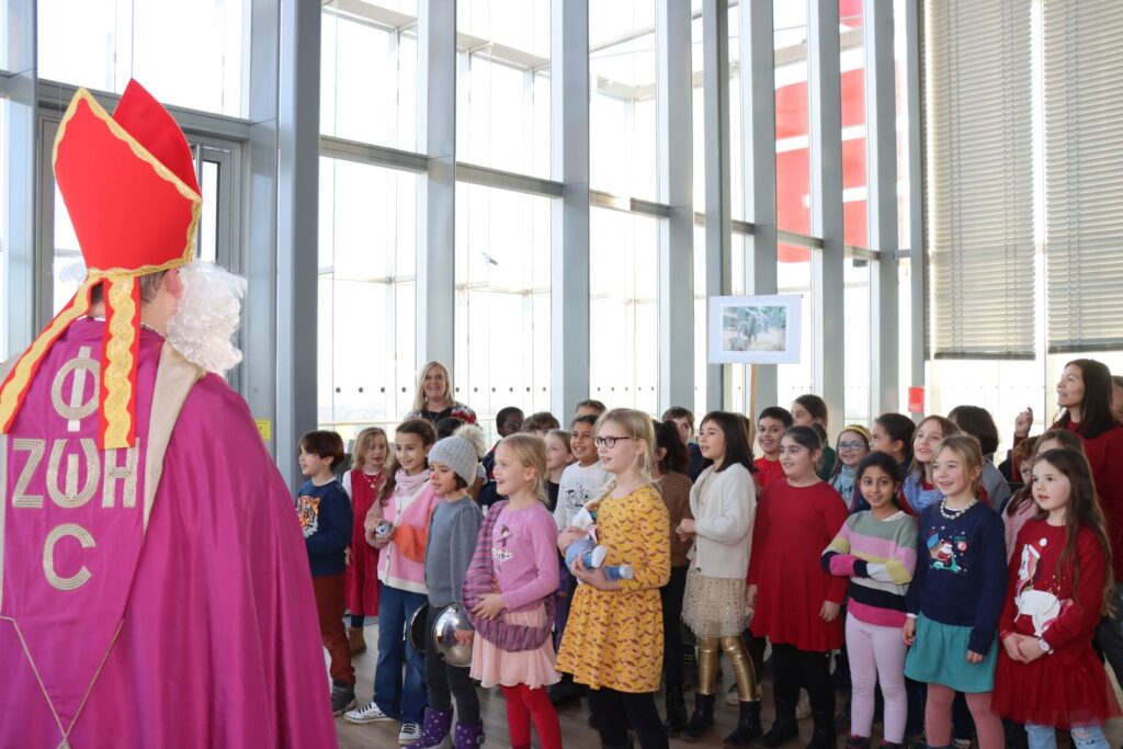 Der Nikolaus zu Besuch bei der Stadtsparkasse Düsseldorf Ddorf